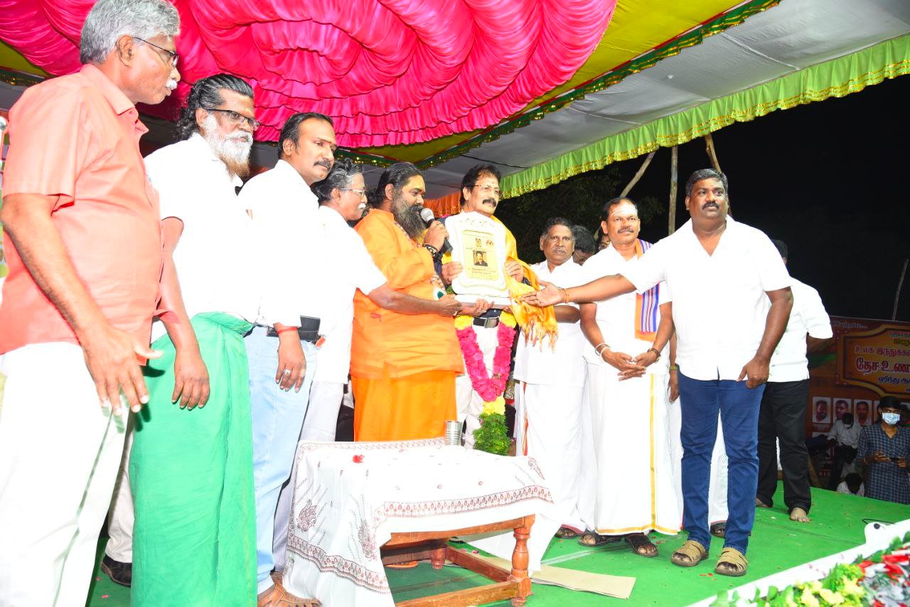 டாக்டர் கிருஷ்ணசாமி அவர்களுக்கு ‘தமிழ்நாடு – பாண்டிச்சேரி விஸ்வகர்மா சமூக சங்கங்கள்’ இணைந்து ‘தர்மசக்தி நாயகர் விருது’ வழங்கி கௌரவிப்பு