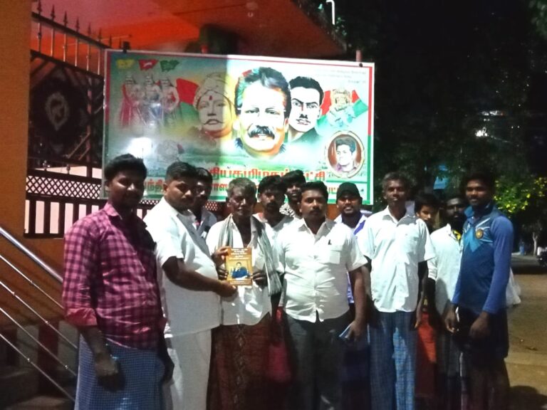 மது ஒழிப்பு விழிப்புணர்வு கையேடு விநியோகம்