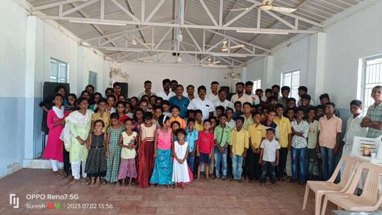 கீழப்பாவூர் ஒன்றிய செயலாளர் வினோவின் 25 வது பிறந்த நாள் ஆதரவற்ற குழந்தைகளுக்கு மதிய உணவு