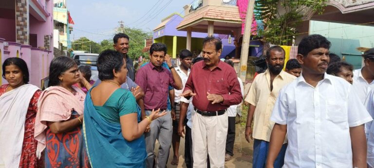 மழை வெள்ளத்தால் பாதிக்கப்பட்ட உடையார்பட்டி   கிராமத்தை ஆய்வு செய்தார் டாக்டர் கிருஷ்ணசாமி