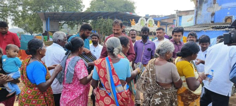 மழை வெள்ளத்தால் பாதிக்கப்பட்ட மீனாட்சிபுரம்  கிராமத்தை ஆய்வு செய்தார் டாக்டர் கிருஷ்ணசாமி