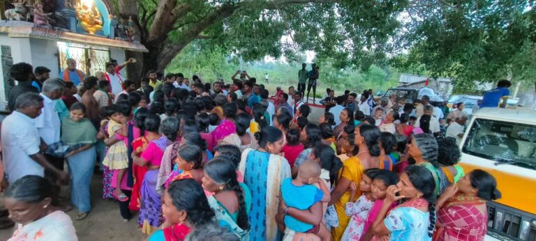 வெள்ளத்தால் பாதிக்கப்பட்ட மக்களுக்கு நிவாரணப் பொருட்களை வழங்கினார் டாக்டர் கிருஷ்ணசாமி