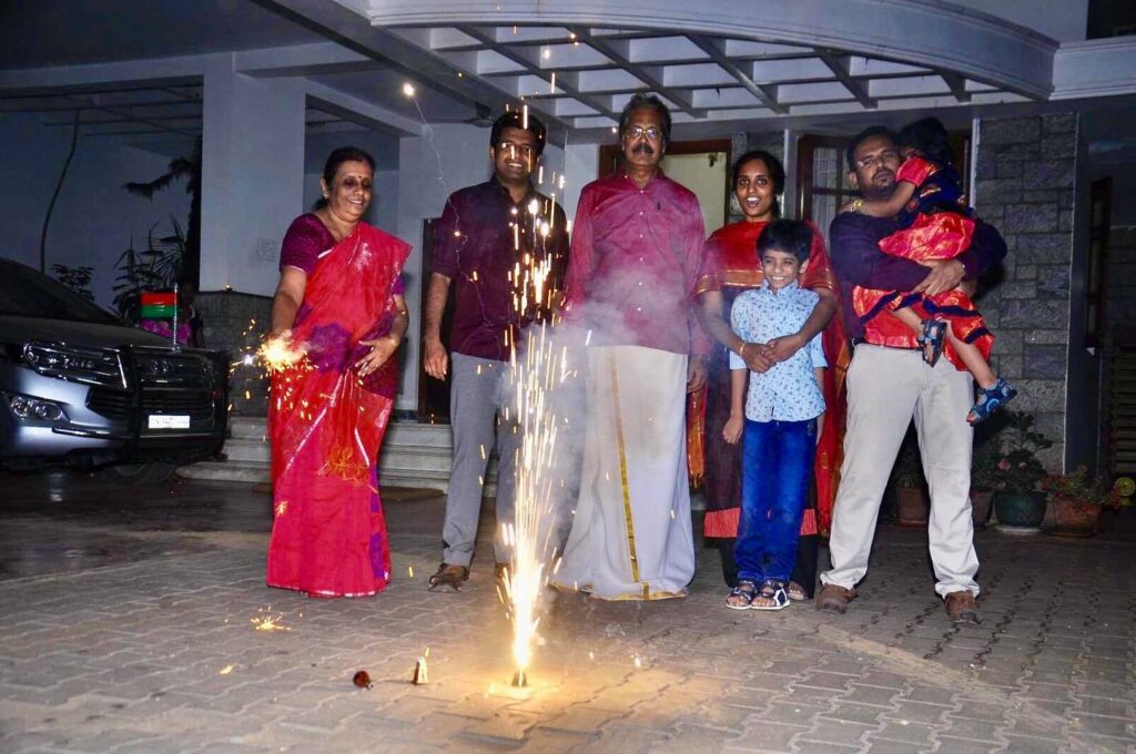 இந்தியர்-இந்துக்கள் என்ற ஒற்றை அடையாளத்தில் தீபாவளி திருநாளை கொண்டாடுவோம்! 