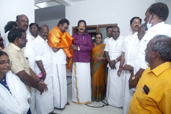 அஇஅதிமுக மூத்த நிர்வாகிகள் சந்திப்பு