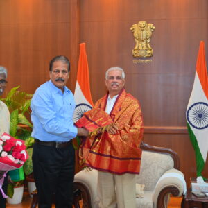 அண்மைக்காலமாக தங்கள் பதவிகளை திடீரென ராஜினாமா செய்து வரும் சட்டமன்ற உறுப்பினர்களை நேரில் அழைத்து விளக்கம் கேட்கவும்; உரிய விளக்கம் கிடைக்கும் வரை அத்தொகுதிகளுக்கு எக்காரணம் கொண்டும் இடைத்தேர்தல் நடத்தக் கூடாது என இந்தியத் தேர்தல் ஆணையத்திற்குப் பரிந்துரைக்கவும் வலியுறுத்தி மேதகு தமிழக ஆளுநர் திரு. ராஜேந்திர விஸ்வநாத் அர்லேகர் அவர்களை புதிய தமிழகம் கட்சி தலைவர் டாக்டர் க. கிருஷ்ணசாமி அவர்கள் சந்தித்து அளித்த மனுவின் சாராம்சம் :