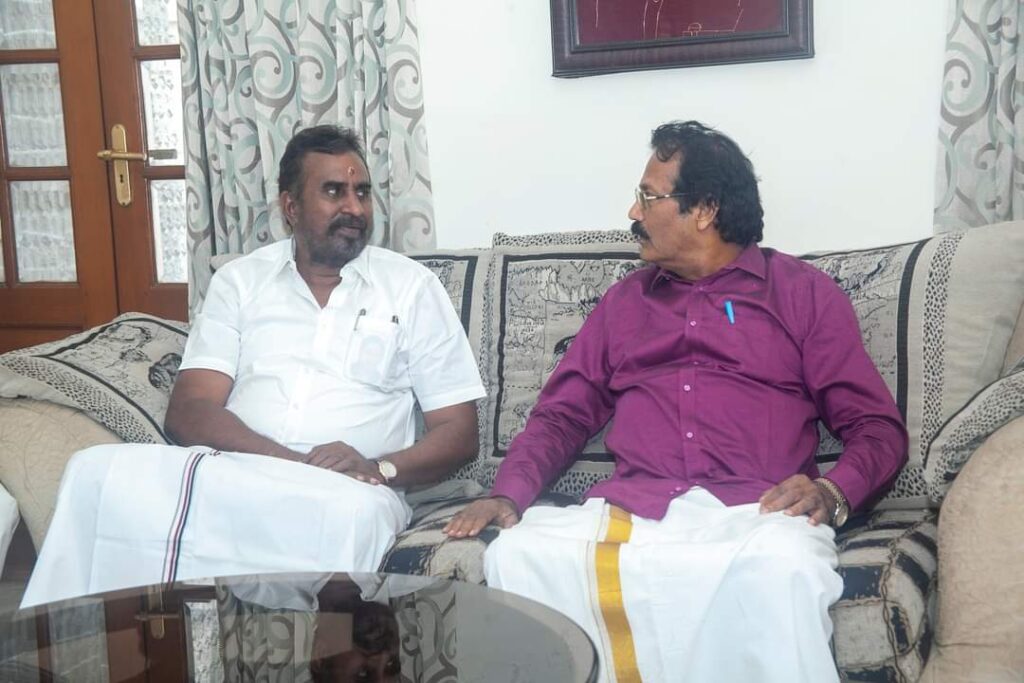 அஇஅதிமுக மூத்த நிர்வாகிகள் சந்திப்பு